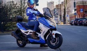 The new B-Max 125 scooter costs only PLN 7,499