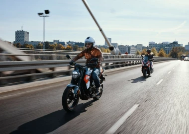 Praca szuka motocyklisty! Zostań przedstawicielem handlowym marki Barton Motors