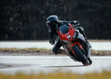 Praca szuka motocyklisty! Zostań przedstawicielem handlowym marki Barton Motors